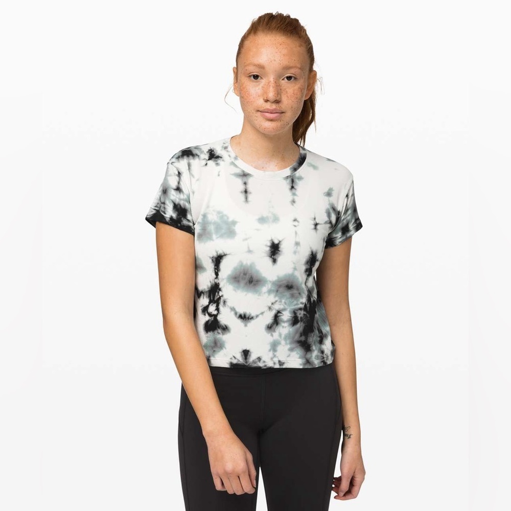Lululemon Cropped Train To Be Tie Dye Short Sleeve Gum Working Running Top - Picture 2 of 7